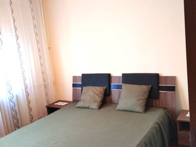 Apartament de 2 camere, decomandat, balcon, metrou, zona Piata Sudului