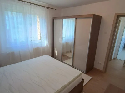 Apartament de 3 camere, decomandata, balcon, metrou, parc, zona Tineretului