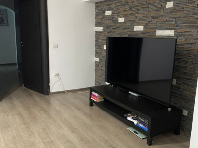 Apartament de 4 camere, decomandat, 85 mp, balcon, metrou, zona Lujerului 