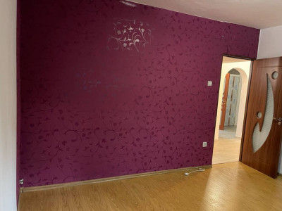 Apartament de 3 camere, nemobilat, ideal pentru birou, zona Vitan Mall