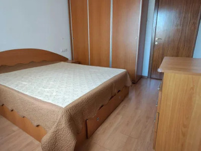 Apartament de 3 camere, decomandat, balcon, metrou, zona  Eroii Revolutiei