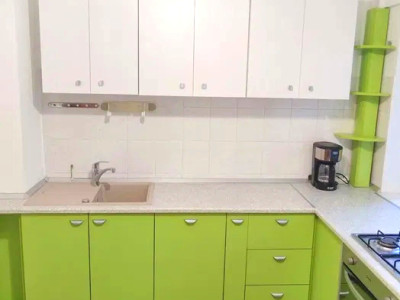 Apartament de 3 camere, 70 mp, decomandat, balcon, zona  Brancoveanu