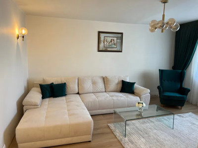 Apartament de 3 camere cu 2 bai si balcon, centrala proprie, zona Mall Vitan