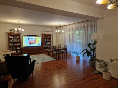 Apartament de 3 camere, balcon, parcare, zona Stefan cel Mare
