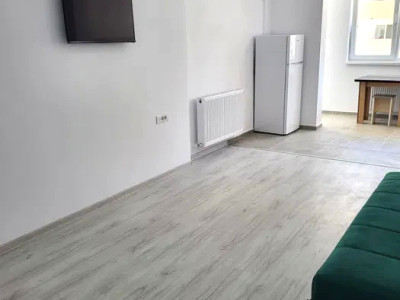 Apartament de 2 camere, decomandat, centrala, balcon, zona Berceni