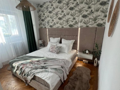 Apartament de 3 camere lux, 2 balcoane, 80 mp – zona metrou Victoriei