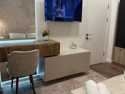 Apartament de 3 camere, modern, balcon, metrou, pet friendly, zona Universitate