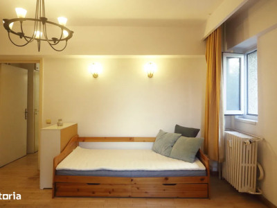 Apartament de 3 camere, 2 bai, 3 balcoane, zona Lacul Tei