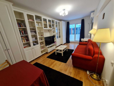 Apartament de 2 camere, decomandat, balcon, zona Tineretului