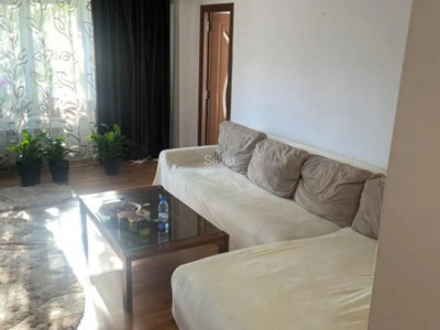 Apartament de 3 camere, decomandata, parcare, metrou, balcon, zona Unirii