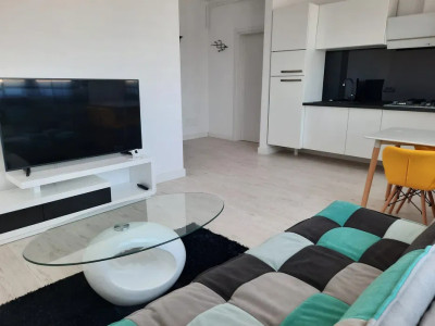 Apartament de 2 camere, decomandat, modern, parcare, complexul Cavar Residence