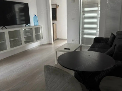 Apartament de 3 camere, modern, centrala, balcon, zona Unirii