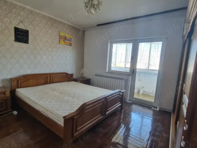 Apartament de 2 camere, decomandat, centrala, balcon, metrou, zona Unirii
