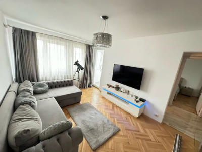 Apartament de 2 camere, lux, decomandat, balcon, zona Piata Sudului
