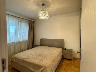Apartament de 2 camere, lux, decomandat, balcon, zona Piata Sudului