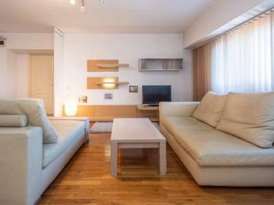 Apartament 2 camere, lux, balcon generos – zonă Unirii, central!