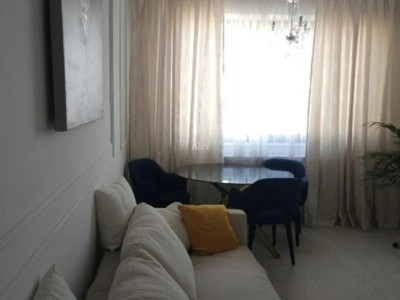 Apartament de 2 camere, decomandat, 50 mp, centrala, zona 13 Septembrie 