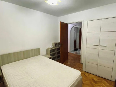Apartament de 3 camere, decomandat, 65 mp, metrou, zona Titan
