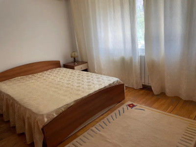Apartament de 2 camere, 50 mp, decomandat, zona Nerva Traian 