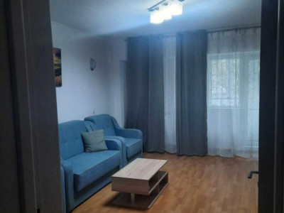 Decebal: 3 camere spațioase, 4 balcoane, 80 mp, centrală proprie!