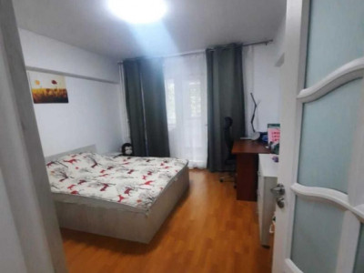 Decebal: 3 camere spațioase, 4 balcoane, 80 mp, centrală proprie!