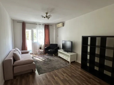 Ștefan cel Mare: 2 camere renovate, balcon mare, la 4 min de metrou