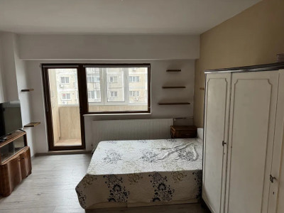 Garsoniera, 40 mp, decomandata, AC, balcon, pet friendly, zona Mall Vitan
