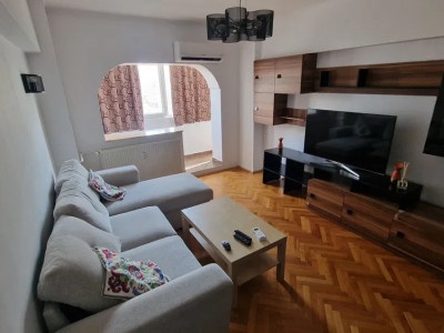 Apartament de 3 camere cu balcon și parcare, zona din 13 septembrie