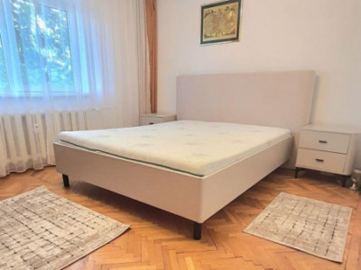 Apartament de 2 camere decomandat, 60 mp, balcon – zona 13 Septembrie