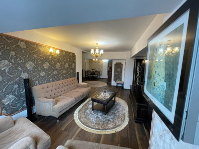 Apartament de 3 camere, parcare, centrala proprie, 85 mp, zona Unirii