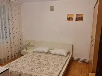 Apartament de 3 camere, decomandat, centrala proprie, balcon, zona 1 Decembrie