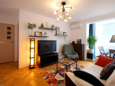 Apartament de 2 camere, cochet, 50 mp, cat friendly, metrou, zona Unirii