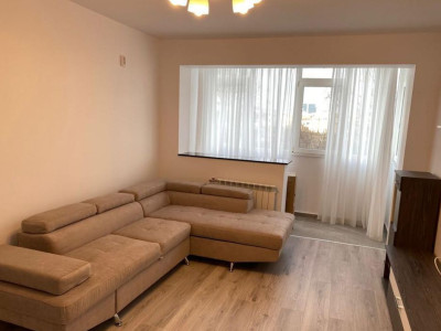 Apartament de 2 camere, 50 mp, balcon, zona Piața Victoriei 