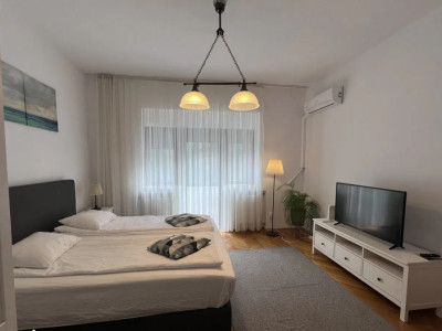 Garsoniera modernă, centrala proprie, balcon, zona Cișmigiu