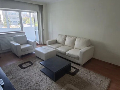 Vrei un apartament decomandat cu balcon, la 4 minute de metrou în Victoriei?
