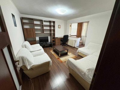 Oportunitate! Garsoniera, 35 mp, decomandată, balcon, lângă metrou, zona Titan