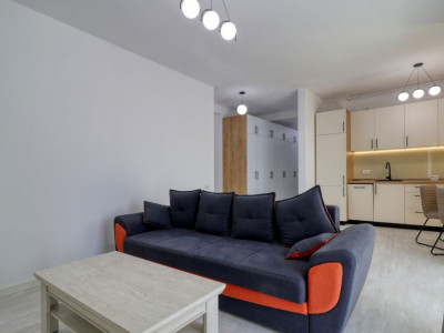 Apartament de 3 camere, LUX, 2 bai, loc de parcare, - Decebal