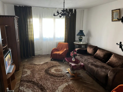 Apartament de 2 camere, decomandat cu 2 balcoane, metrou, zona Titan