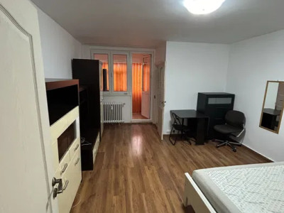 Garsonieră complet mobilata, balcon, boiler, transport in comun – zona Vitan 
