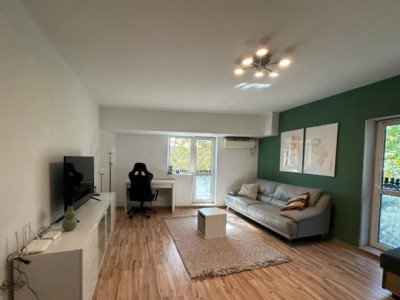 Apartament 3 camere spațios cu 2 băi și centrală proprie – aproape de centru