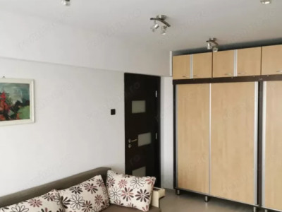 Apartament de 3 camere cu centrala terminca proprie si parcare - Calea Vacaresti