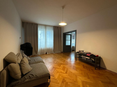 Apartament de 2 camere, Piața Romană, centrală proprie, 7 min metrou