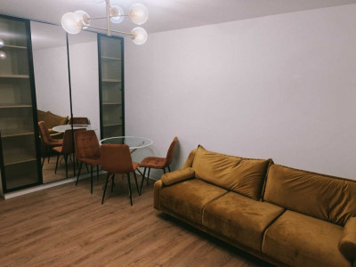 Apartament 2 camere renovat cu designer – Vedere parc, 5 min metrou Tineretului