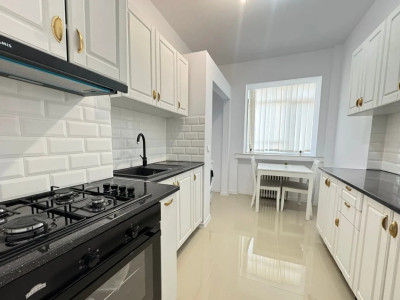 Apartament renovat de 2 camere, la un minut de metrou – Gara de Nord