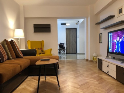 Apartament de 2 camere, decomandat, 3 balcoane, zona Unirii