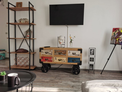 Apartament de 3 camere, luminos, aproape metrou – zonă centrală