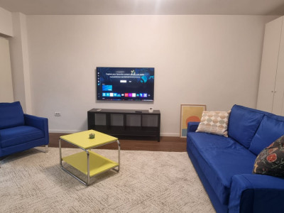 Apartament 2 camere de închiriat Piața Unirii, centrală proprie, 2 balcoane 