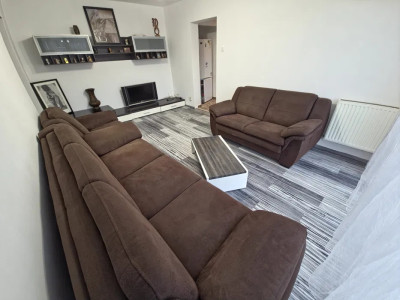 Apartament de 2 camere, 50 de mp, decomandat, parcare, zona Titan