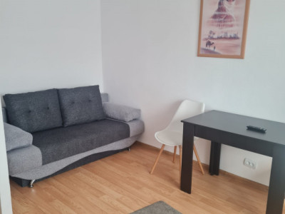 Garsoniera, 25 mp, la 10 minute de metrou, zona Piața Victoriei