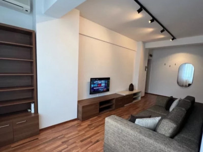 Apartament de 2 camere, 54 mp, boxa, centrala, balcon, Jiului-1 Mai